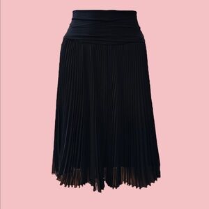 DKNY black pleated skirt - Size medium